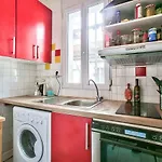 *Porte De Clichy* Apartment For 4 People