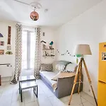 *Porte De Clichy* Apartment For 4 People