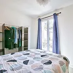 *Porte De Clichy* Apartment For 4 People