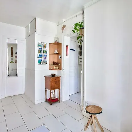 Apartment *porte De Clichy* For 4 People