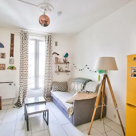 Apartment *porte De Clichy* For 4 People *